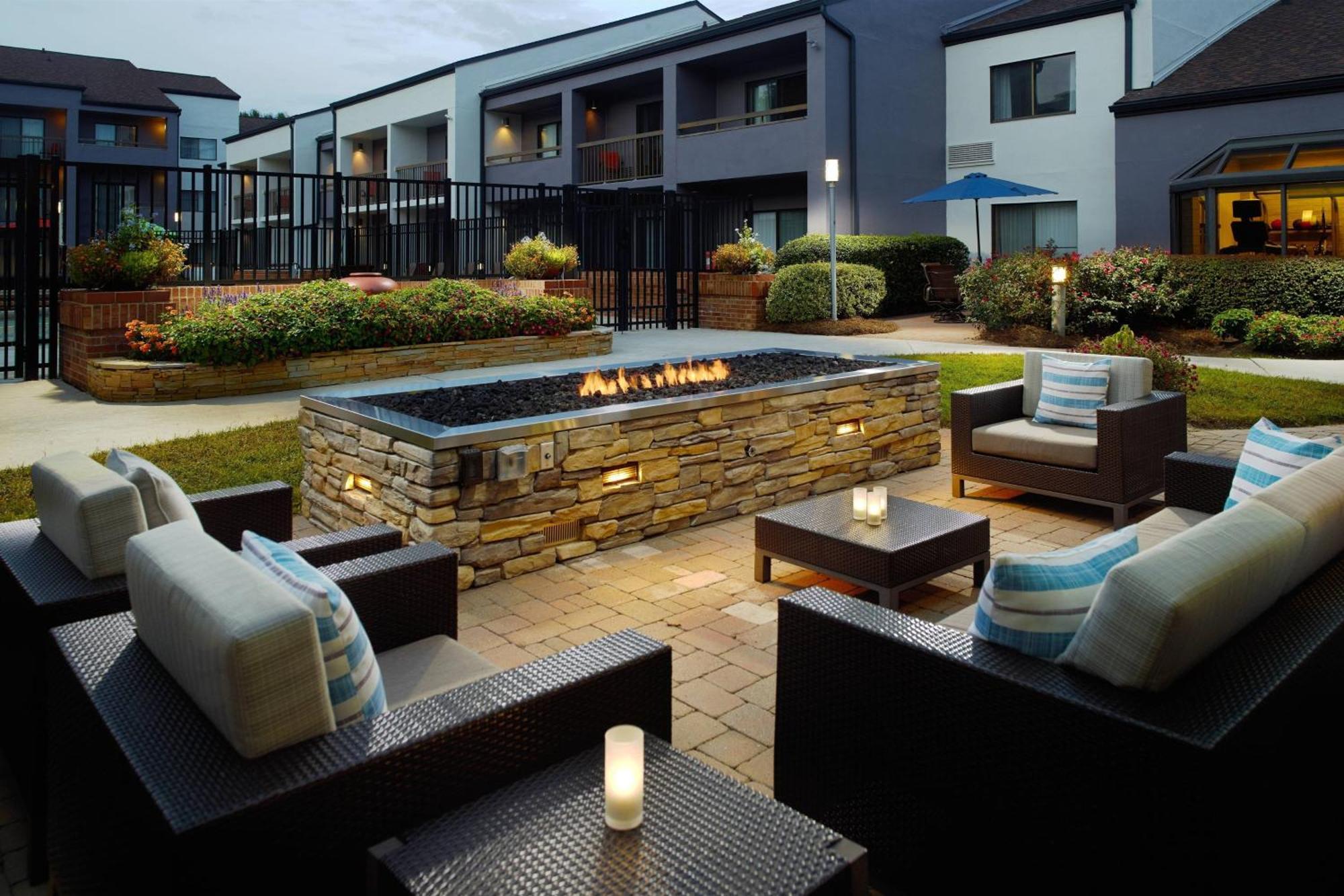 Courtyard By Marriott Raleigh Midtown Hotel Exterior photo