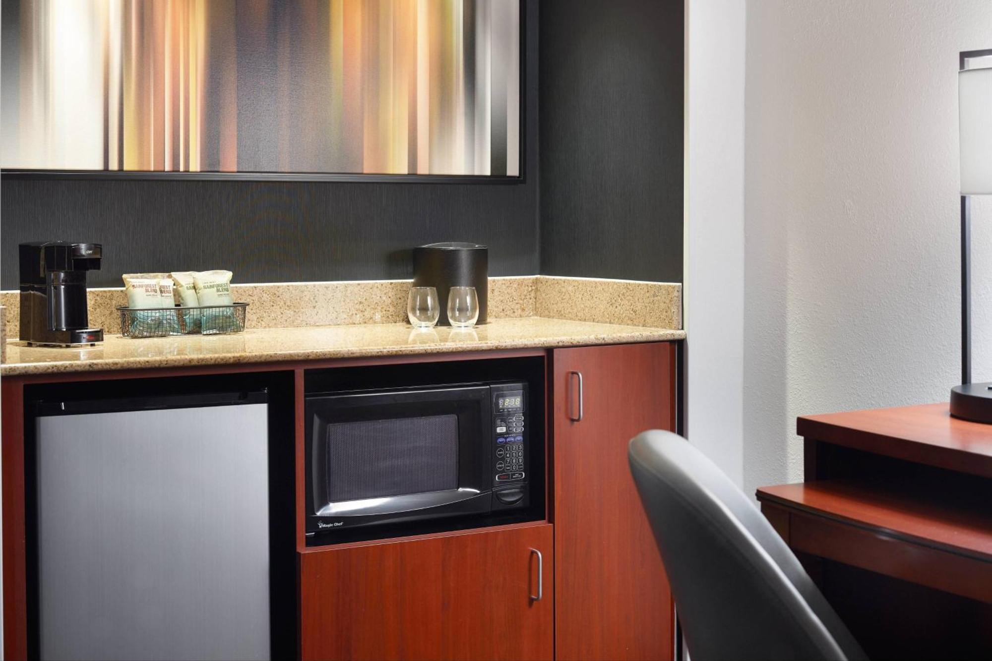 Courtyard By Marriott Raleigh Midtown Hotel Exterior photo