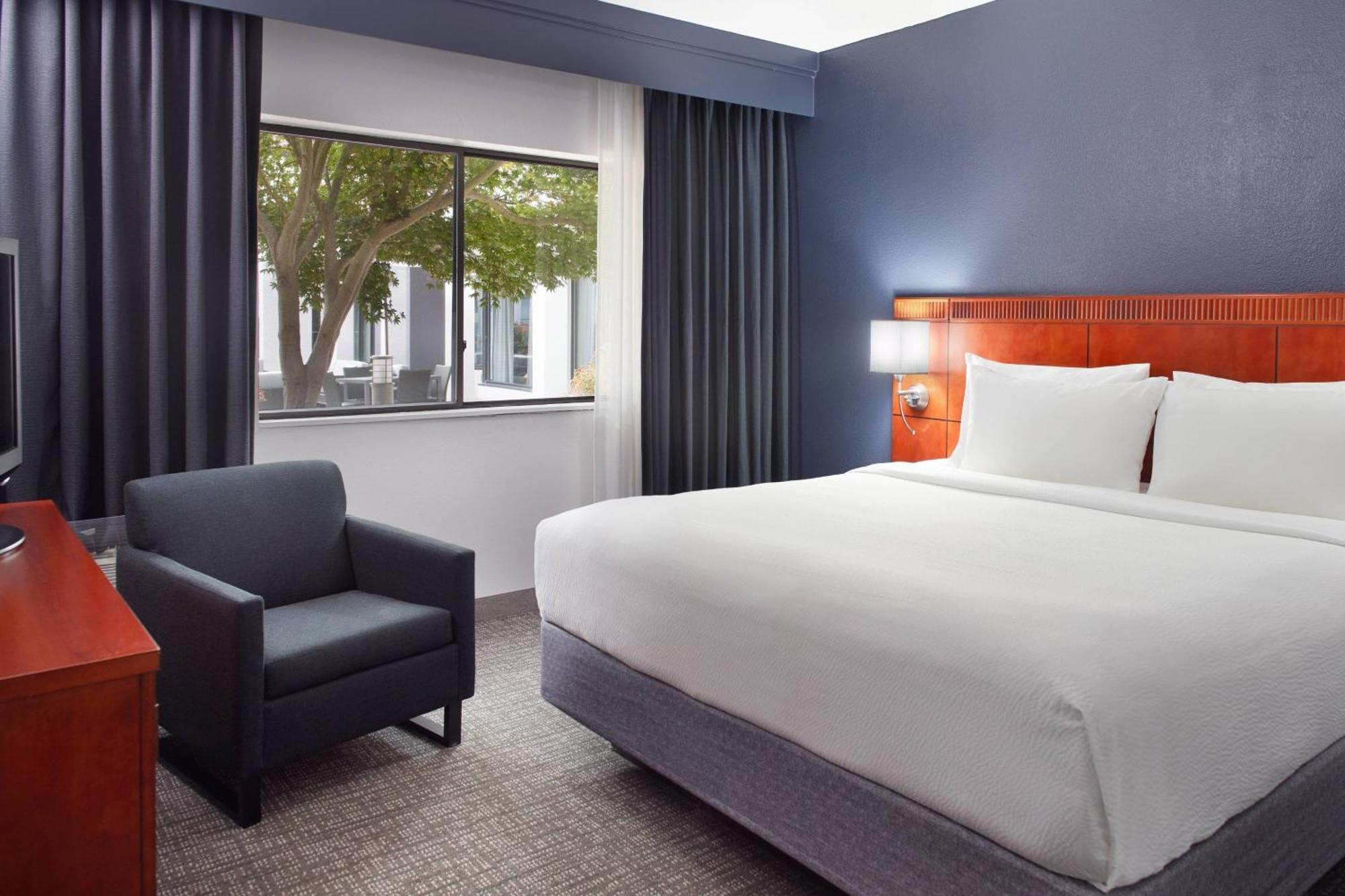 Courtyard By Marriott Raleigh Midtown Hotel Exterior photo