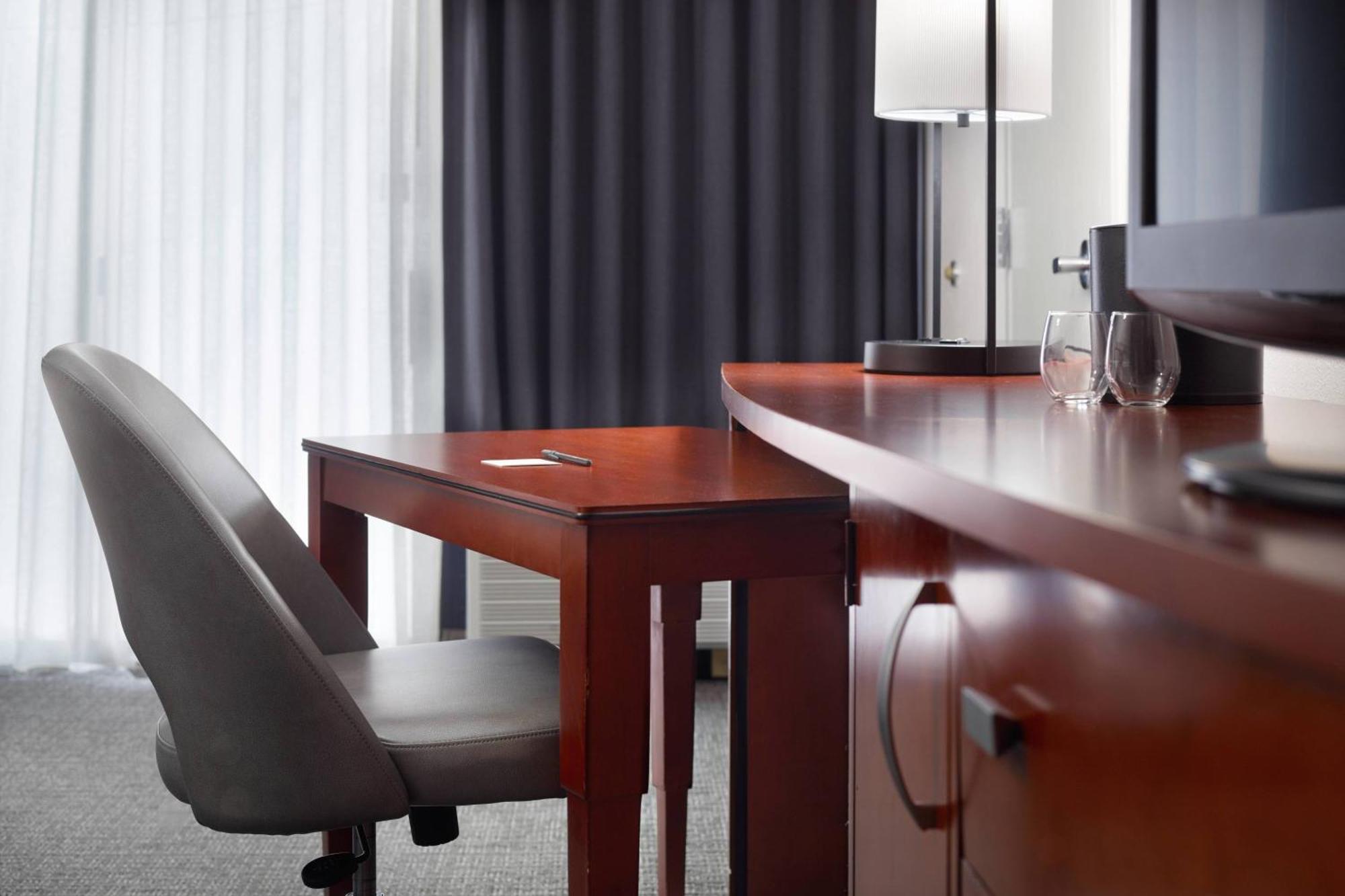 Courtyard By Marriott Raleigh Midtown Hotel Exterior photo